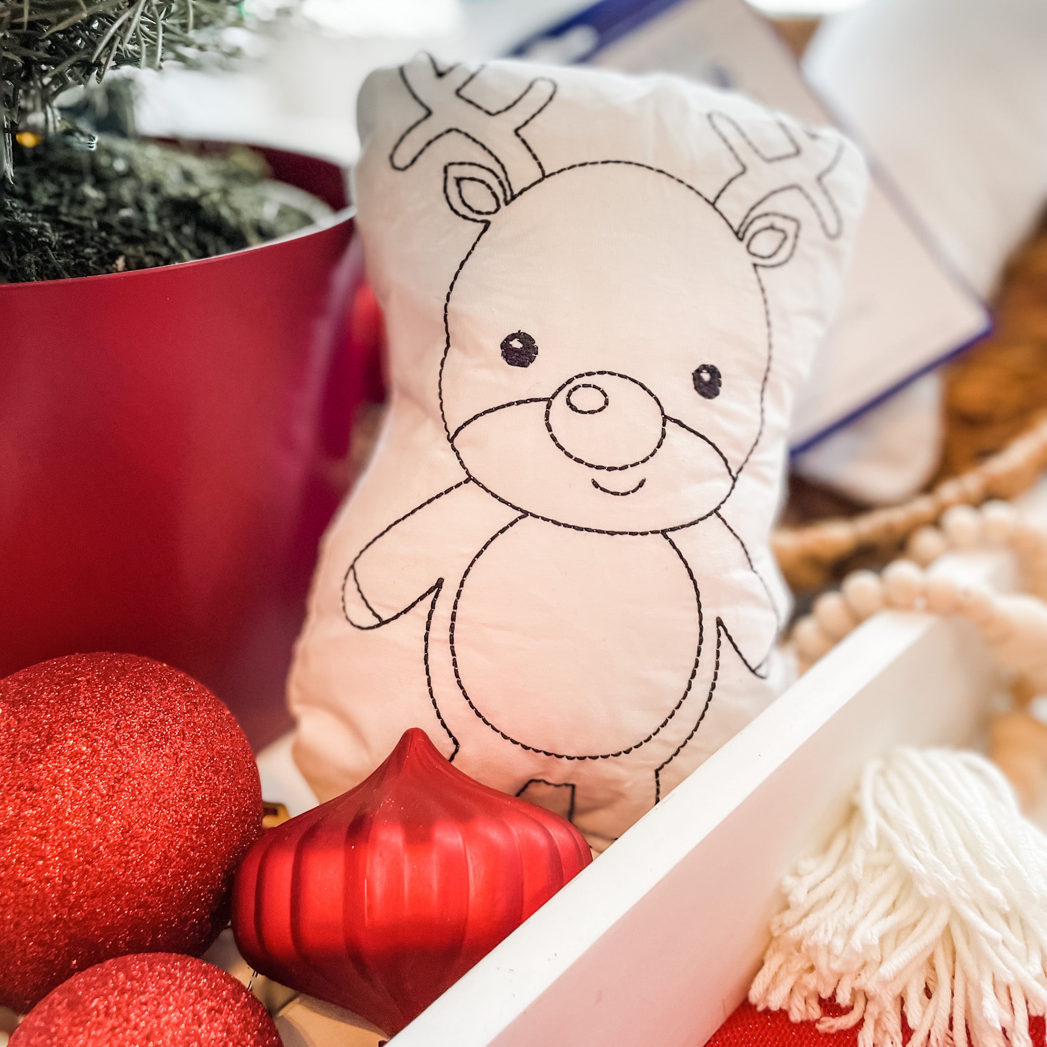 Doodle Pillow Art Kit: Winter